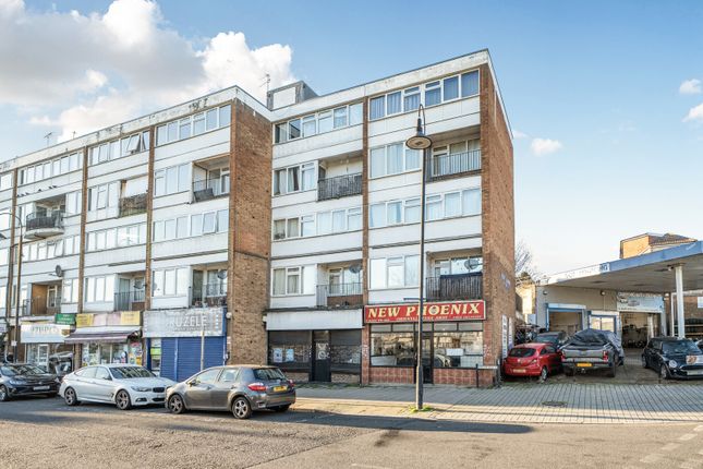 3 bed property, in Princesses Parade, £225,000