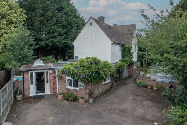 4 bed property, in Hall Close, £575,000