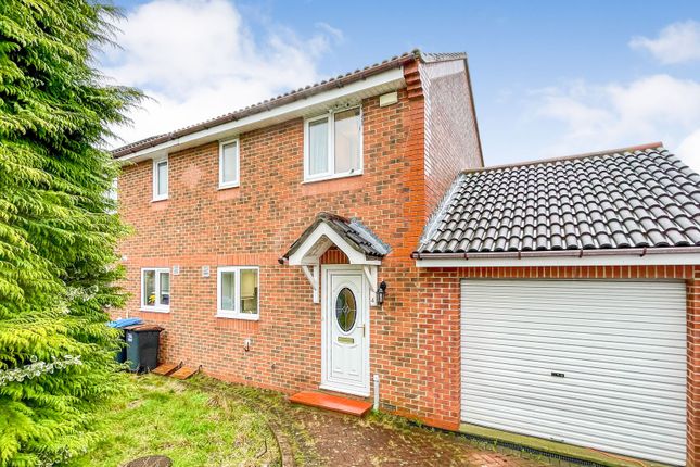 2 bed property, in Iris Crescent, £115,000