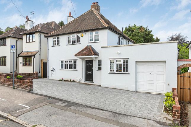 3 bed property, in Park Road, £1,195,000
