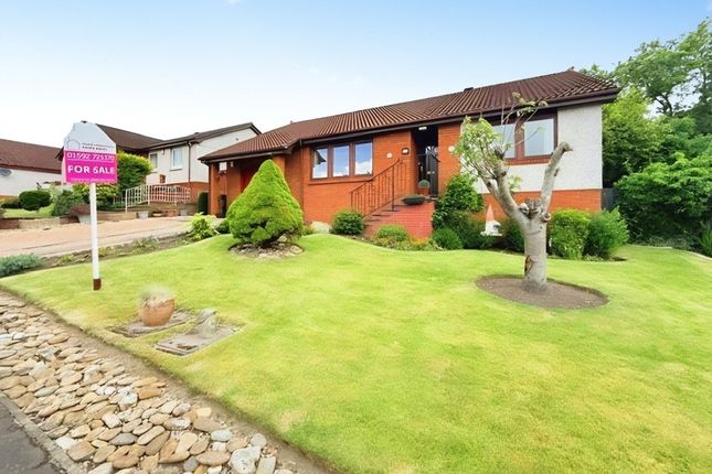 3 bed property, in Prestonhall Road, £275,000