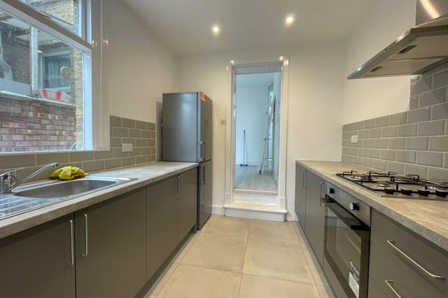 2 bed property, in Haselbury Road, £425,000