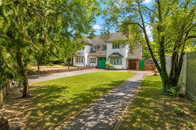 3 bed property, in Woodlands, £595,000