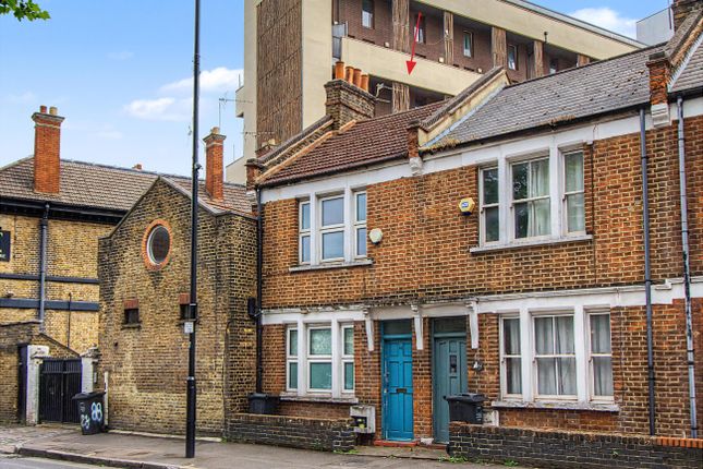 2 bed property, in 86 Morning Lane, £375,000