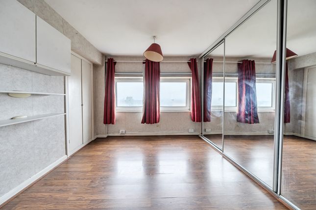 2 bed property, in Green Vale, £425,000