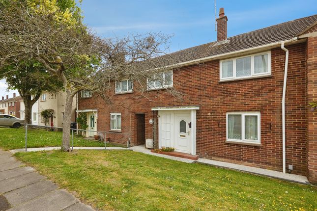 3 bed property, in Bishopdown Road, £230,000