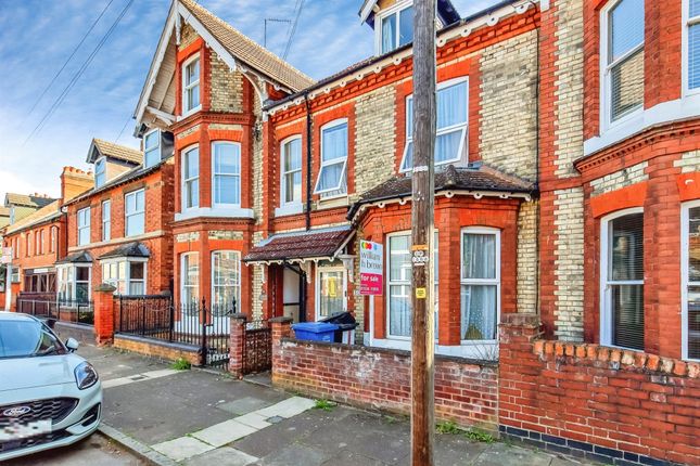3 bed property, in Tennyson Road, £200,000