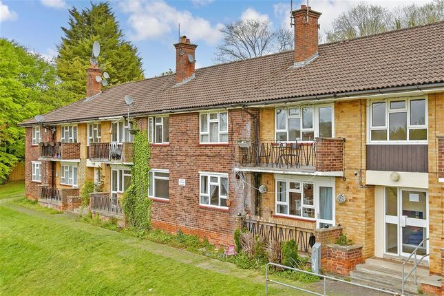 2 bed property, in Croftleigh Avenue, £210,000