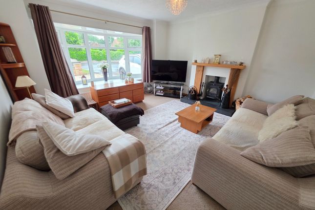 2 bed property, in Haxey Lane, £295,000