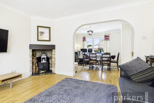 4 bed property, in Littlebrook Meadow, £700,000
