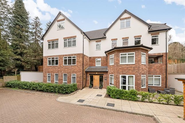 2 bed property, in Oakhill House, £375,000