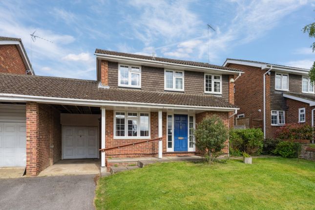 4 bed property, in Deanacre Close, £692,500