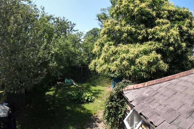5 bed property, in Harrow View, £850,000