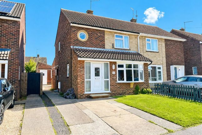 2 bed property, in Pennine Way, £170,000