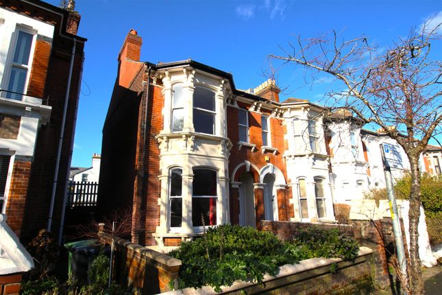 5 bed property, in St. Davids Road, £485,000