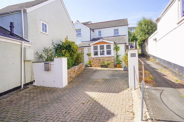 4 bed property, in Irsha Street, £495,000