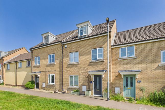 4 bed property, in Kingfisher Drive, £335,000