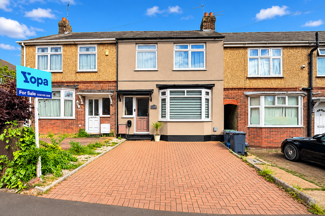 2 bed property, in Oakley Road, £300,000