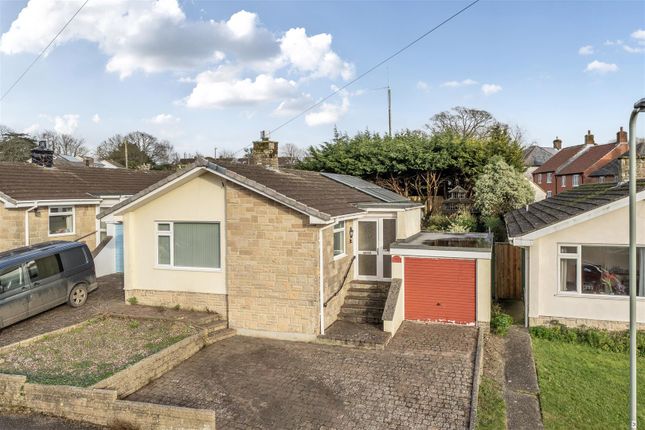 3 bed property, in Fosseway Close, £325,000