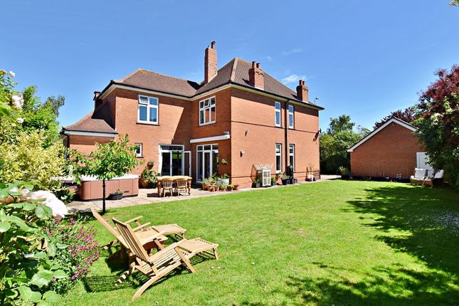 4 bed property, in Riseholme Road, £585,000