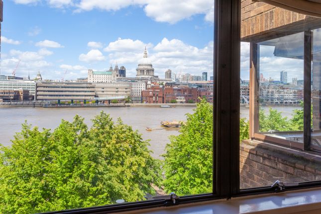 1 bed property, in Falcon Point, £600,000