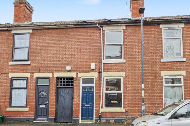 2 bed property, in Reeves Road, £90,000