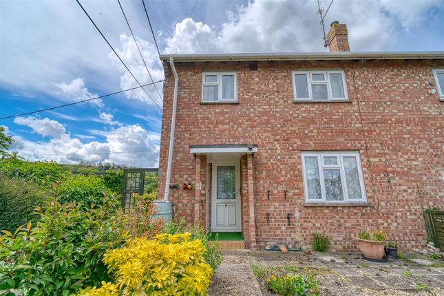 2 bed property, in General Wolfe Close, £240,000