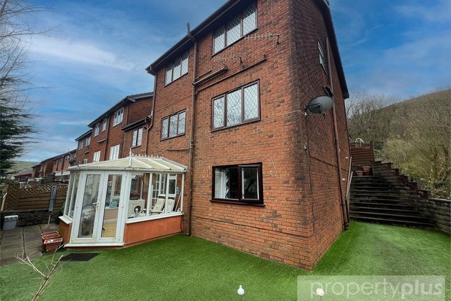 3 bed property, in Bedw Farm Estate, £325,000
