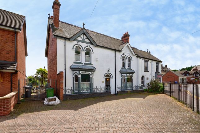 5 bed property, in High Street, £375,000