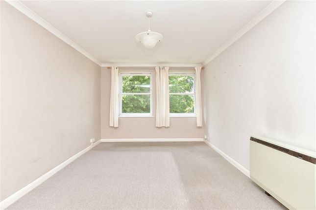 1 bed property, in Cyprus Road, £120,000