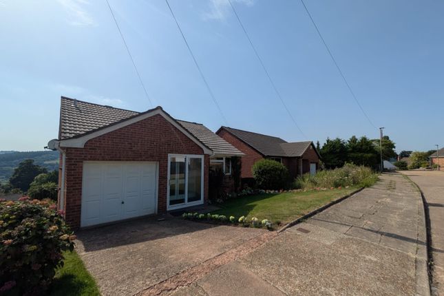 3 bed property, in Woodleigh Close, £340,000