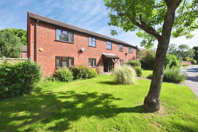 2 bed property, in Dellfield, £225,000