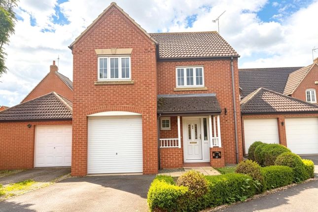 3 bed property, in Millfield Close, £350,000
