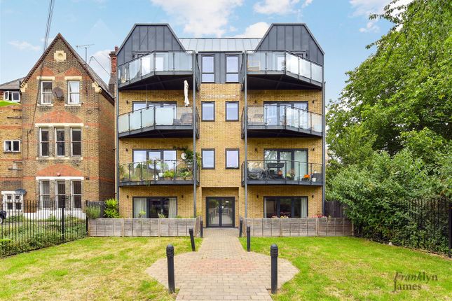 1 bed property, in Bartlett Close, £375,000