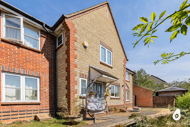 3 bed property, in Corncrake Way, £375,000