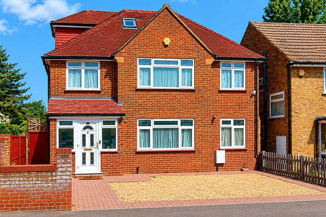 5 bed property, in The Uplands, £899,950