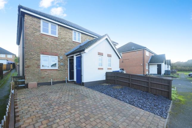 3 bed property, in Jaggard View, £295,000