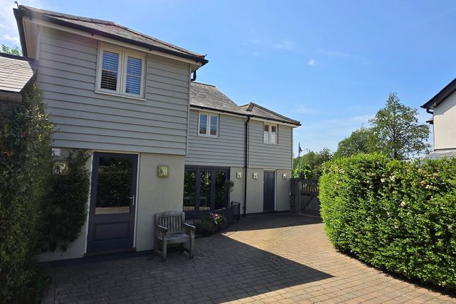 4 bed property, in Chain Free - The Street, £1,095,000
