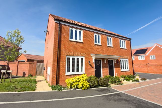 3 bed property, in Bells Close, £369,000