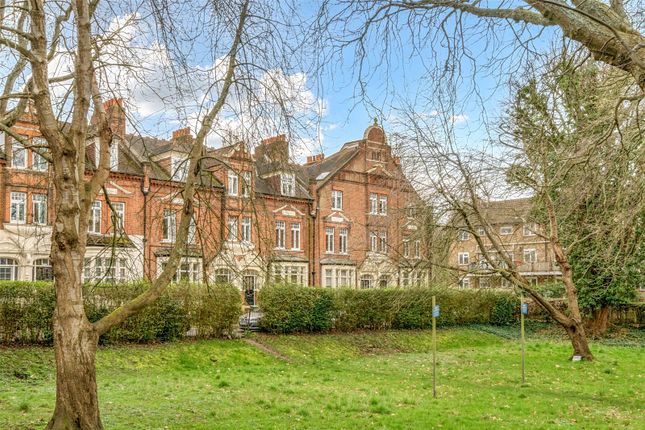 3 bed property, in Adelaide Avenue, £800,000
