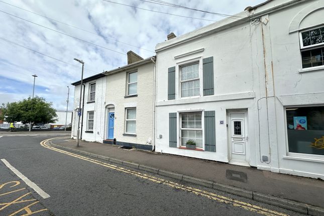 2 bed property, in Park Street, £220,000