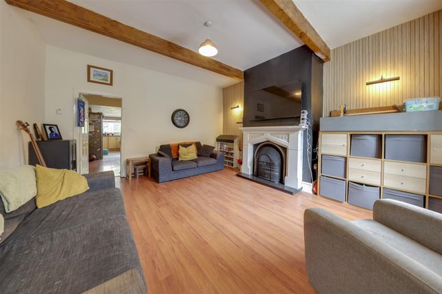 2 bed property, in Stanley Street, £230,000