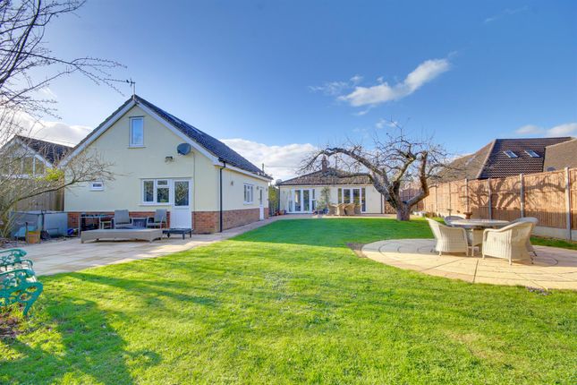 5 bed property, in Colnefields, £650,000