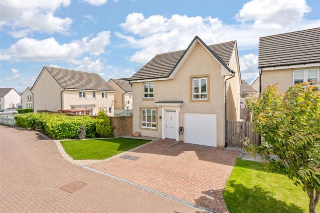 4 bed property, in Lang Drive, £310,000