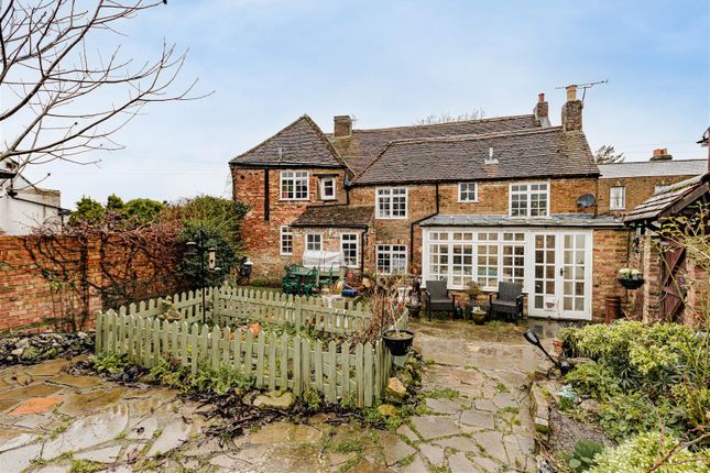 5 bed property, in High Street, £675,000