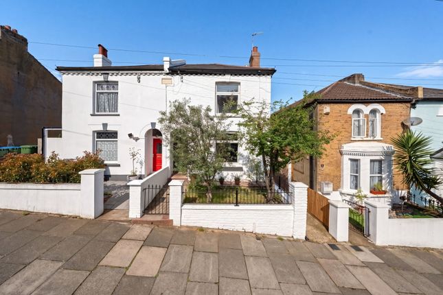 3 bed property, in Purrett Road, £600,000