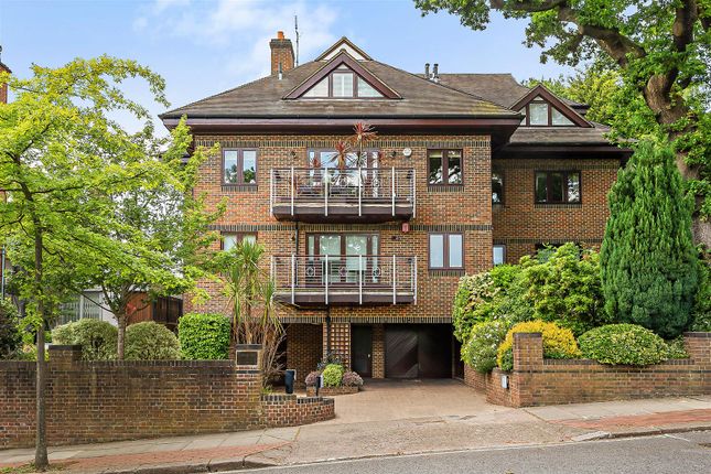 3 bed property, in Garden Apartment, £2,100,000