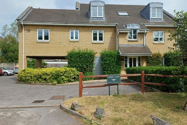 1 bed property, in Fulmar Close, £175,000