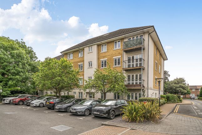 1 bed property, in Park Lodge Avenue, £220,000