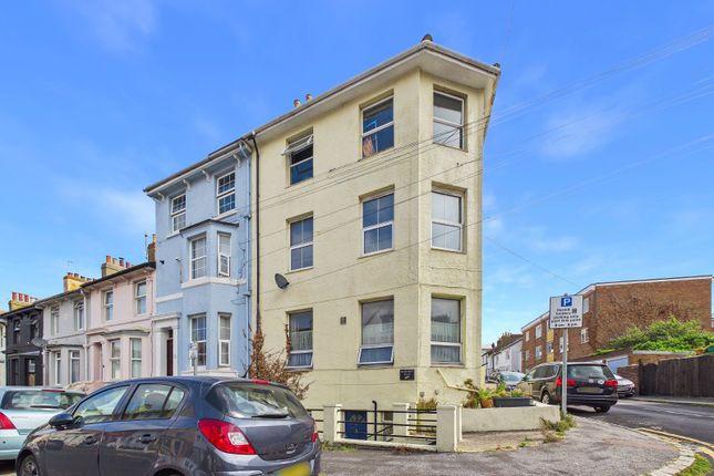 1 bed property, in St. Michaels Street, £110,000